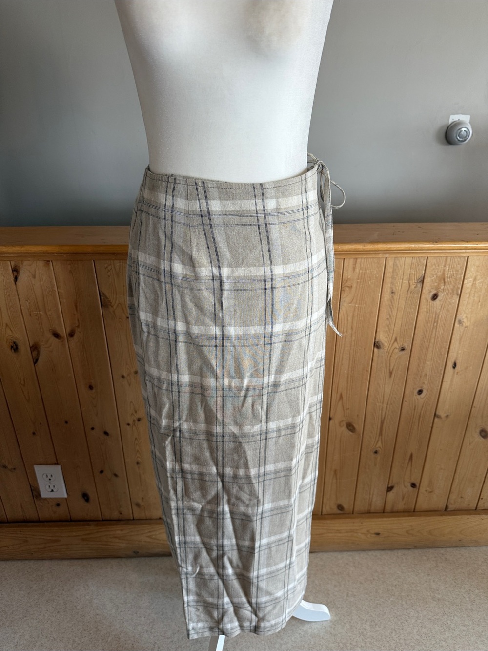 Geoffrey Beene Beige Plaid Maxi Wrap Skirt